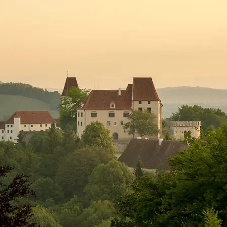 מלון Schloss Seggau