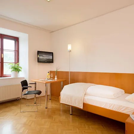 Ξενοδοχείο Schloss Seggau 4*